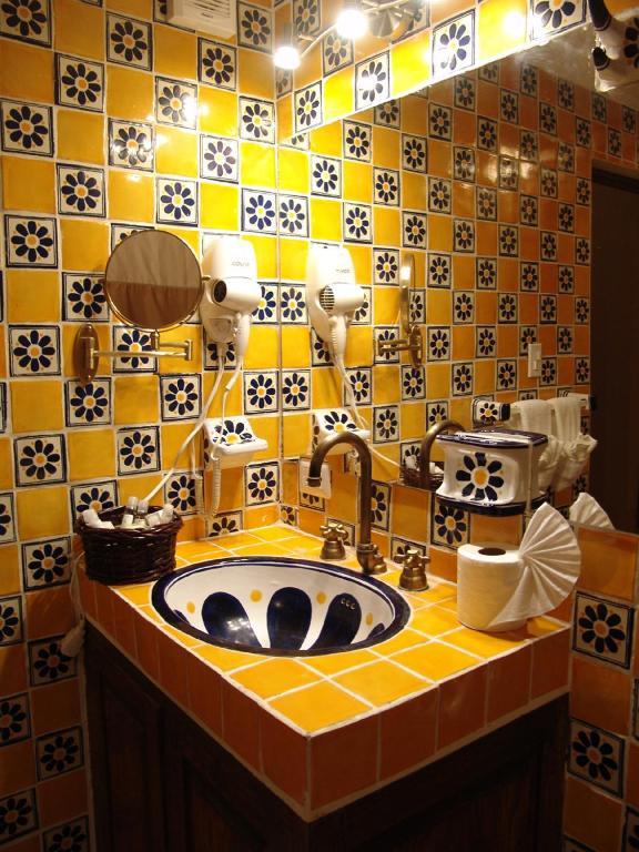 Casa Del Tio Hotel Boutique San Miguel de Allende Room photo Bathroom in Morocco